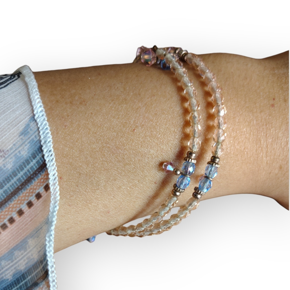 Elegant Beaded Bracelet with Blue and Purple Accents - Picture 3 of 4